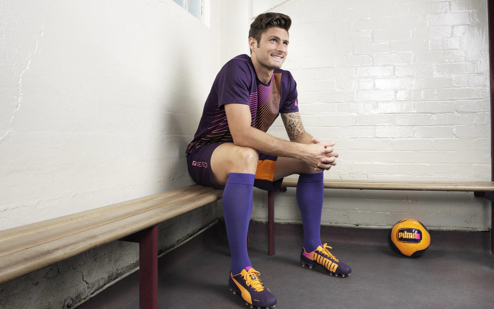 德拉富恩特反问记者引爆舆论 亚马尔健康状况成赛前焦点