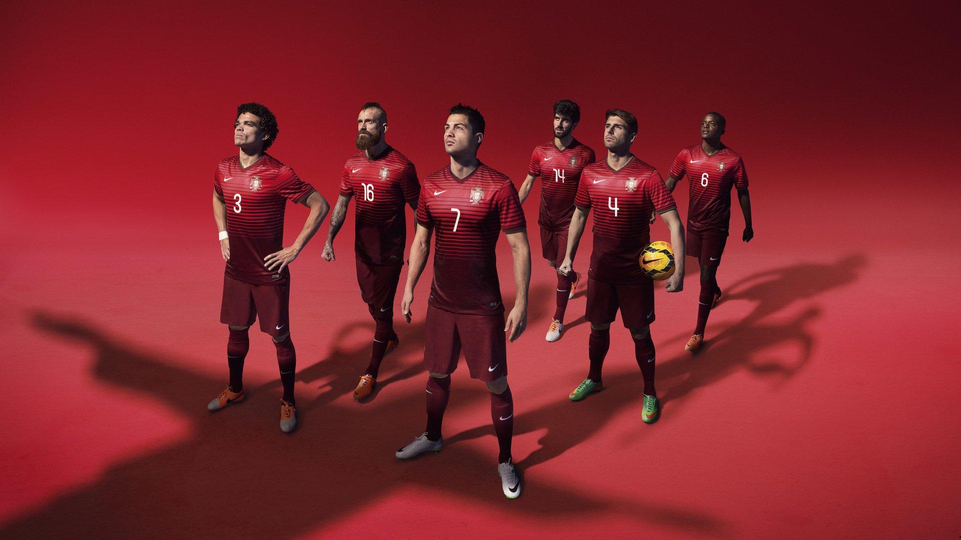 感恩节家庭时光暖人心，亚历山大-沃克社交媒体分享温馨出行瞬间